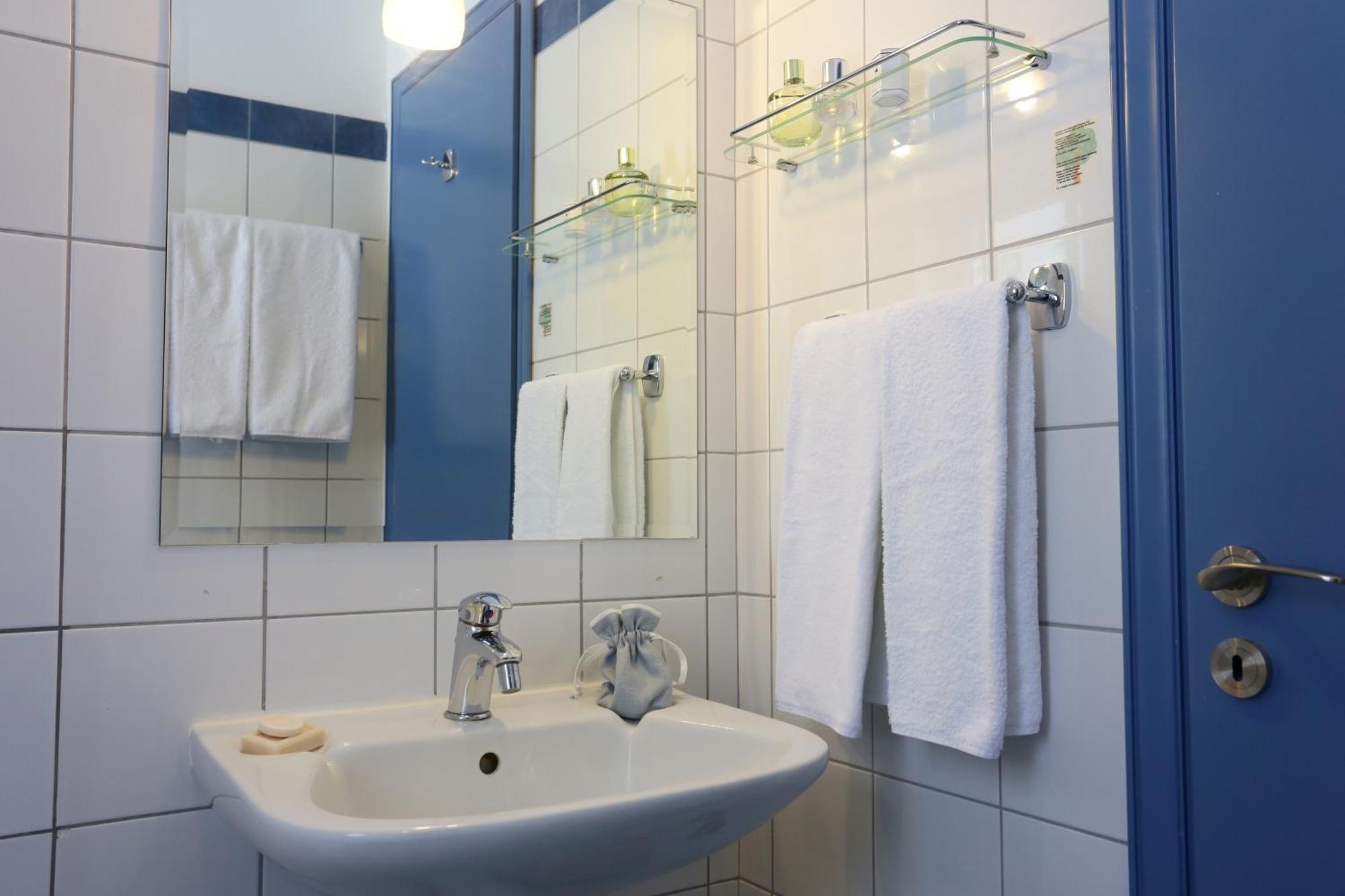 Eleonas Hotel Rovies Zewnętrze zdjęcie